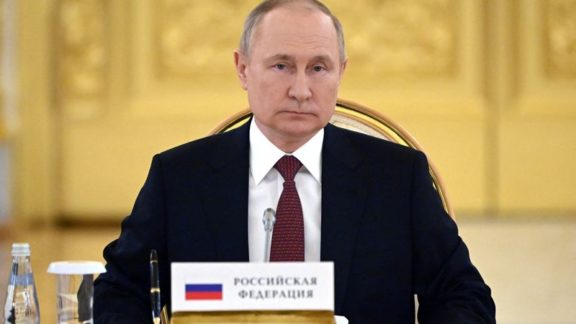 Putin diz que é impossível para alguns países da UE abandonar petróleo russo agora