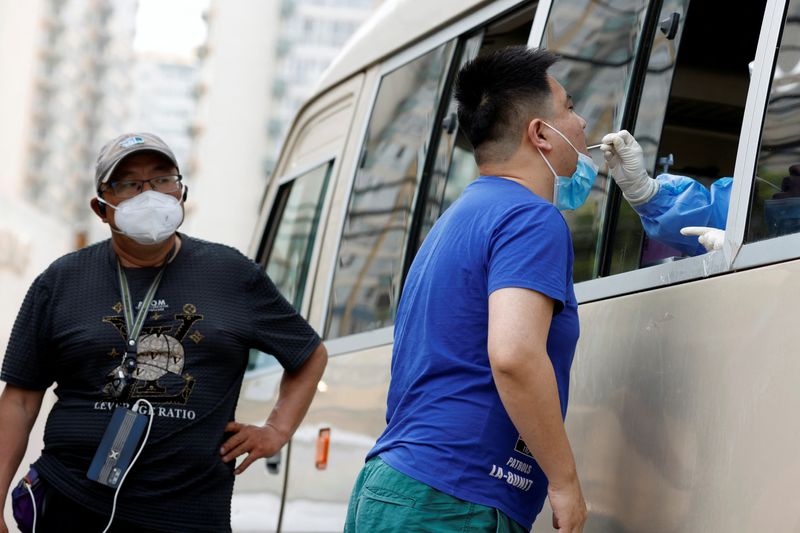 Pequim amplia quarentenas da Covid, moradores de Xangai denunciam regras desiguais