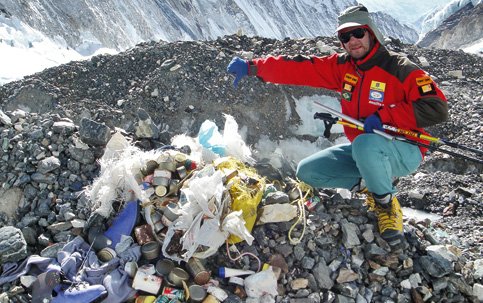 Resultado de imagem para lixo no Everest